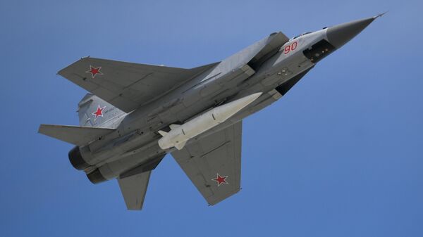 A MiG-31 multi-role fighter aircraft with hypersonic missile Kinzhal - Sputnik भारत