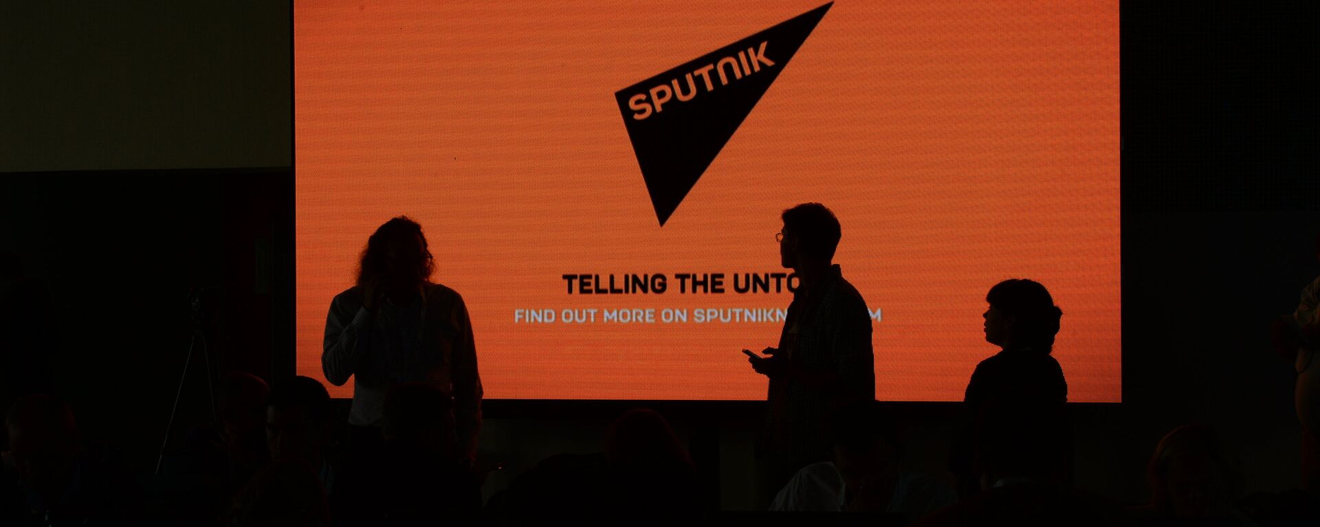 A screen with the logo of the Sputnik international news agency and radio - Sputnik भारत, 1920, 06.09.2024