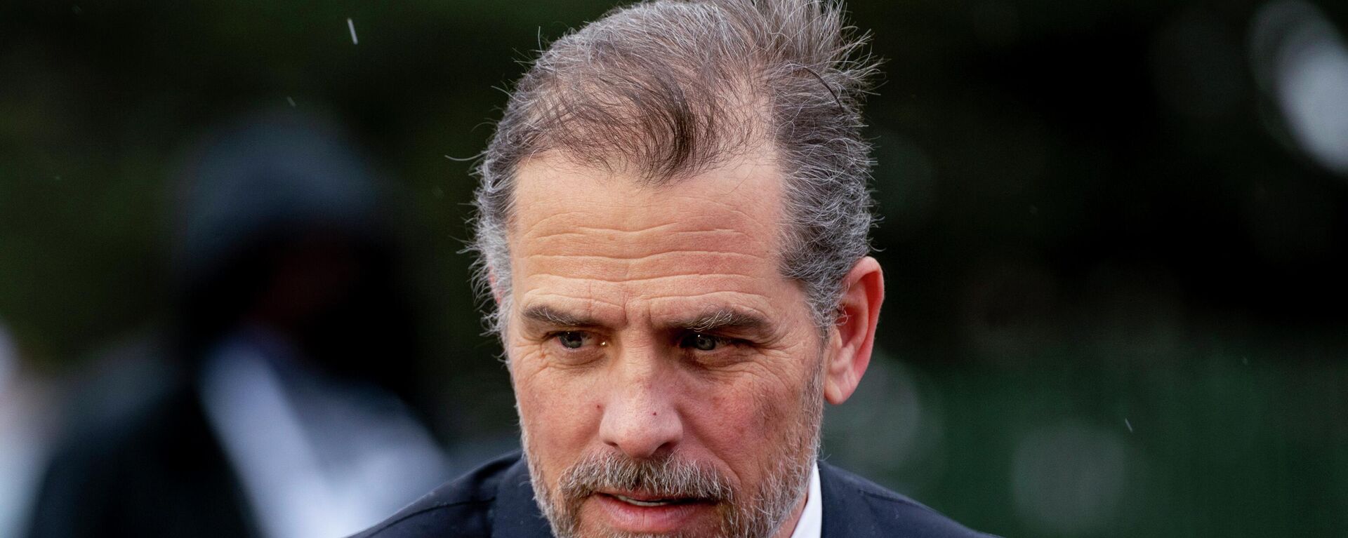Hunter Biden, the son of President Joe Biden, speaks to guests during the White House Easter Egg Roll on the South Lawn of the White House - Sputnik India, 1920, 09.09.2024