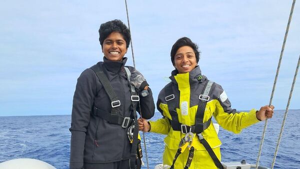 Two Indian Navy Women Officers to embark on sailing expedition  - Sputnik India