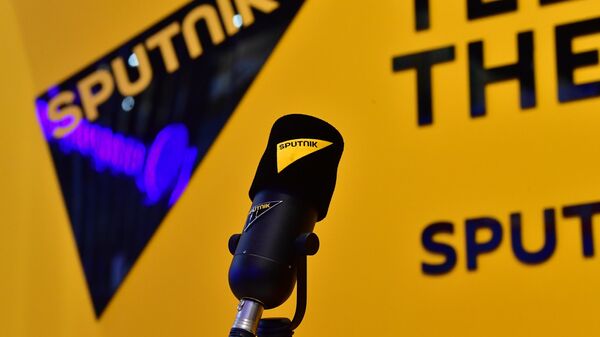 Микрофон с символикой радио Sputnik - Sputnik भारत