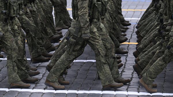 Russian servicemen march during a military parade on Victory Day, which marks the 79th anniversary of the victory over Nazi Germany in World War Two, in Red Square in Moscow, Russia. - Sputnik भारत