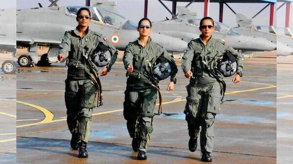 IAF women fighter pilots Bhawana Kanth, Avani Chaturvedi and Mohana Singh - Sputnik India