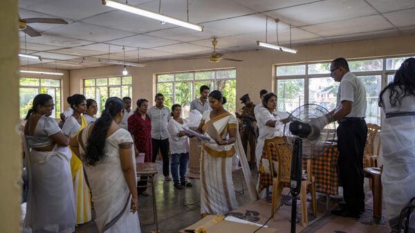 Election officers seal the documents and ballot box at the end of voting during presidential election in Colombo, Sri Lanka, Saturday, Sept. 21, 2024. - Sputnik India