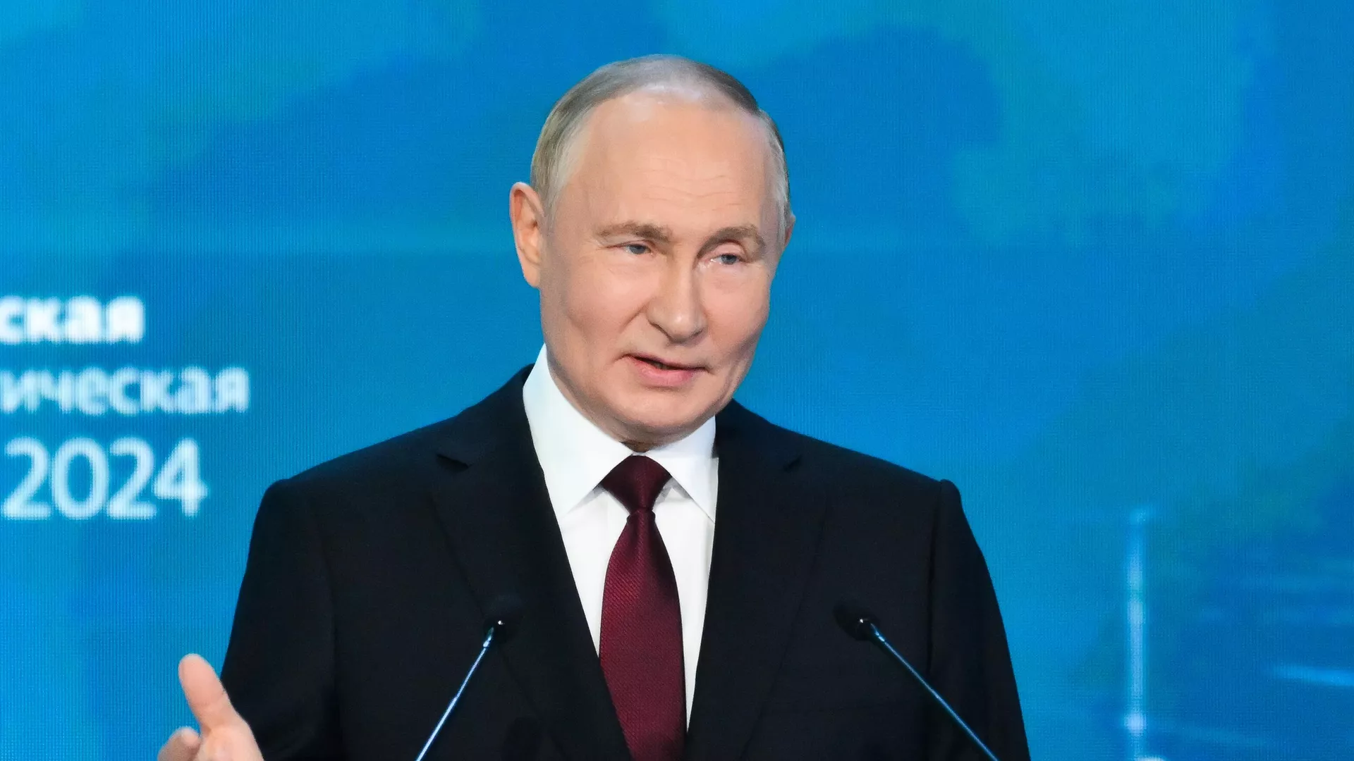 Russian President Vladimir Putin speaks during a plenary session of the 2024 Russian Energy Week International Forum - Sputnik India, 1920, 08.11.2024