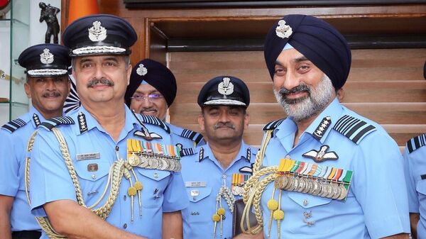 Air Chief Marshal Amar Preet Singh takes over as new Chief of the Air Staff - Sputnik भारत