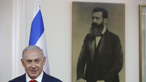 Israeli Prime Minister Benjamin Netanyahu next to a picture of the founder of the State of Israel, Binyamin Zeev Herzl ahead of his meeting with Japanese Prime Minister Shinzo Abe, at the Prime Minister's Office in Jerusalem Wednesday, May 2, 2018 - Sputnik भारत