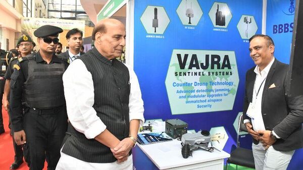 Defence Minister Shri Rajnath Singh observes BBBS Vajra Sentinel Systems - Sputnik India