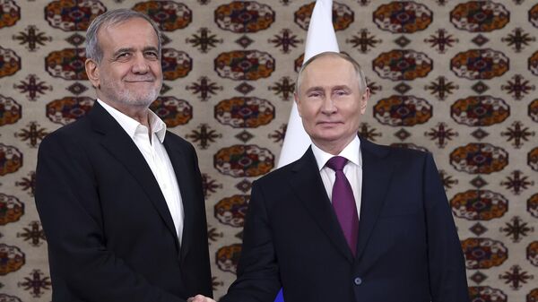 Russian President Vladimir Putin, right, and Iranian President Masoud Pezeshkian pose for a photo during their meeting on the sidelines of the International Forum The Interconnection of Times and Civilizations – the basis of peace and development dedicated to the 300th anniversary of the birth of the outstanding Turkmen poet and thinker Magtymguly Fragi in Ashgabat, Turkmenistan, Friday, Oct. 11, 2024. (Alexander Shcherbak, Sputnik, Kremlin Pool Photo via AP) - Sputnik India