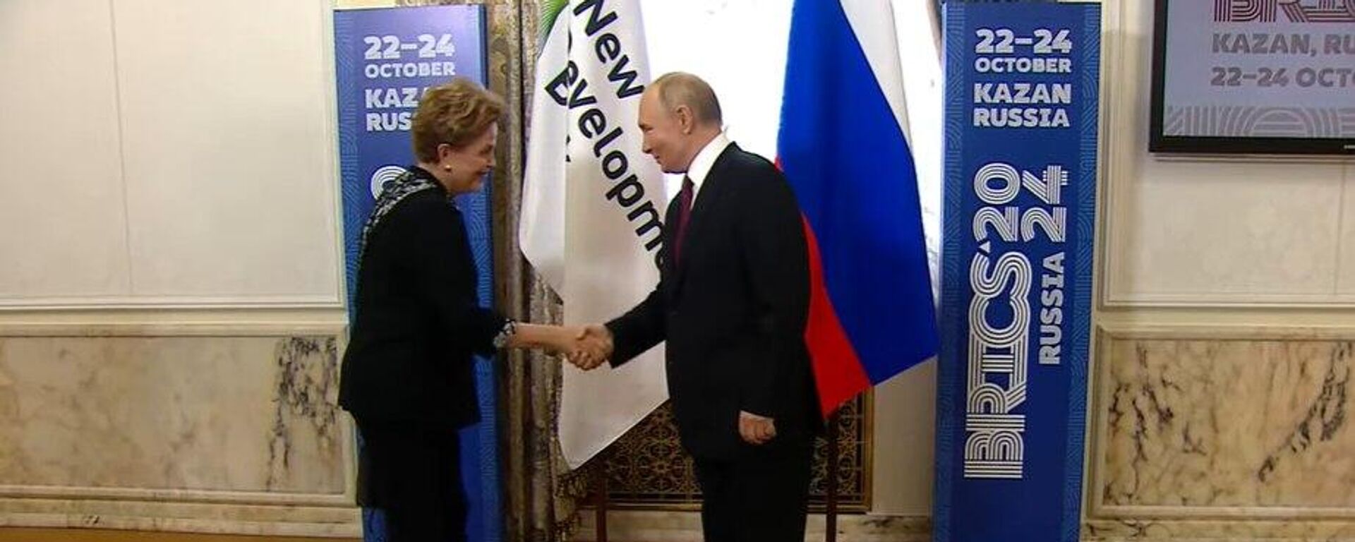 Head of New Development Bank Dilma Roussef with Russian President Vladimir Putin - Sputnik भारत, 1920, 22.10.2024