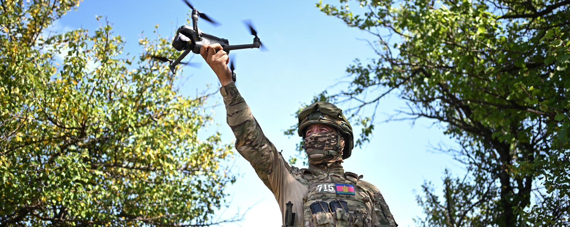 A Russian serviceman with a drone in the special operation zone. File photo - Sputnik भारत, 1920, 16.12.2024