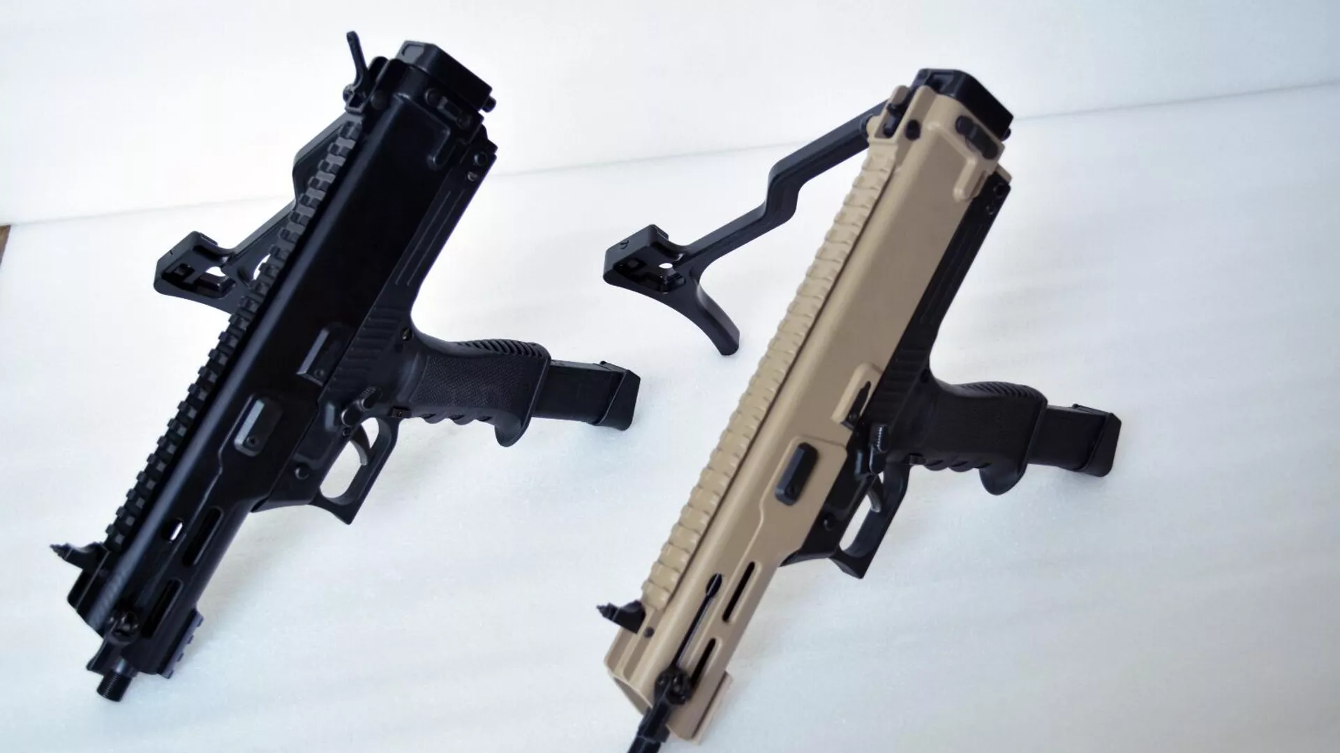 550 'Asmi' machine pistols