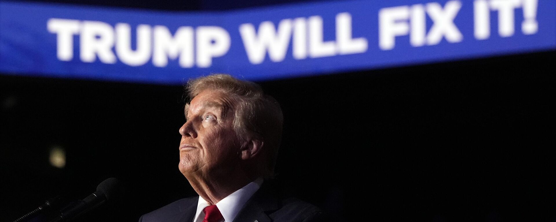 Republican presidential nominee former President Donald Trump speaks during a campaign rally at Lee's Family Forum, Thursday, Oct. 31, 2024, in Henderson, Nev.  - Sputnik India, 1920, 06.11.2024