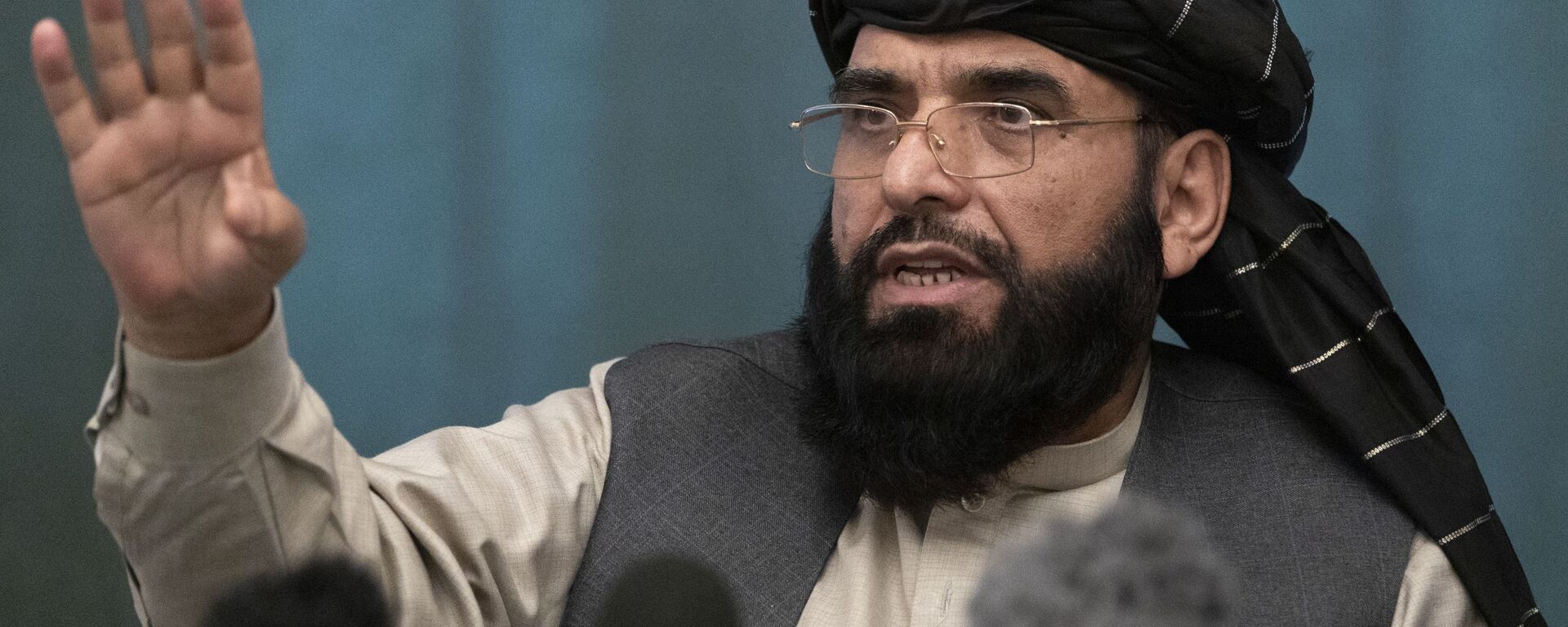 FILE - In this March 19, 2021 file photo, Suhail Shaheen, Afghan Taliban spokesman and a member of the negotiation team gestures while speaking during a joint news conference in Moscow, Russia. In an interview with The Associated Press Thursday, July 22, 2021 - Sputnik India, 1920, 07.11.2024