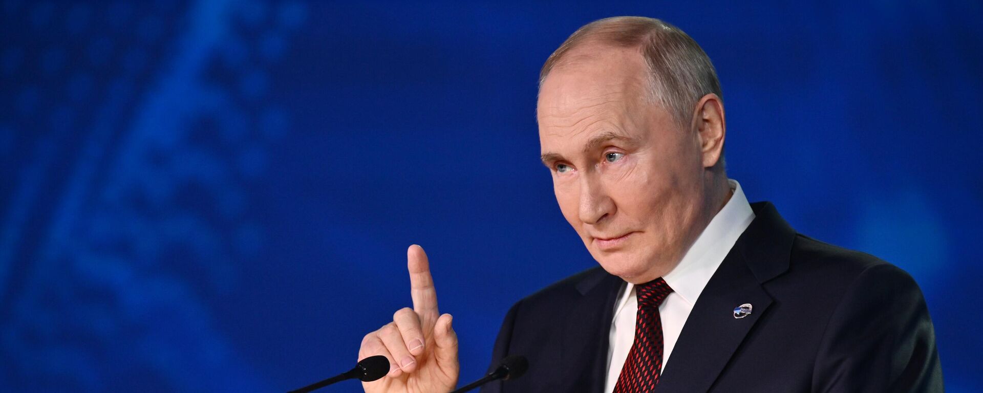 Russian President Vladimir Putin delivers a speech during the plenary session of the 21st annual meeting of the Valdai International Discussion Club, in Sochi, Krasnodar region, Russia. - Sputnik India, 1920, 08.11.2024