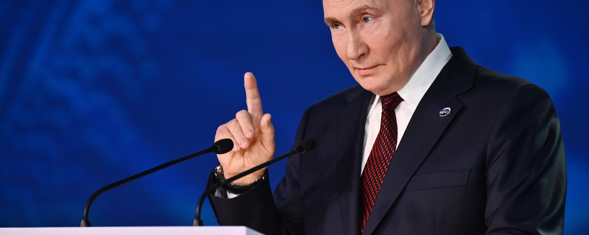 Russian President Vladimir Putin delivers a speech during the plenary session of the 21st annual meeting of the Valdai International Discussion Club, in Sochi, Krasnodar region, Russia. - Sputnik India, 1920, 08.11.2024