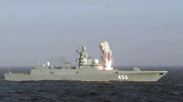 Frigate Admiral Golovko crew performs surface-to-air missile firing training in Sea of Barents - Sputnik भारत