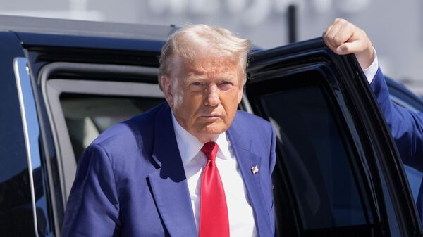 Republican presidential nominee former President Donald Trump arrives at Harry Reid International Airport to board a plane after a campaign trip, Saturday, Sept.14, 2024, in Las Vegas.  - Sputnik India