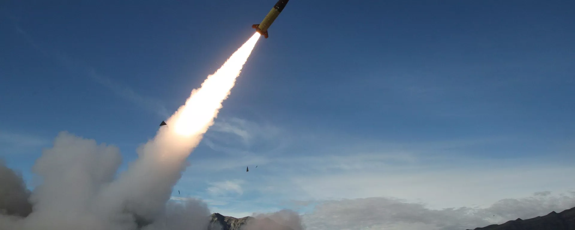 Live fire testing at White Sands Missile Range, N.M., on Dec. 14, 2021, of early versions of the US Army Tactical Missile System (ATACAMS). - Sputnik भारत, 1920, 26.11.2024