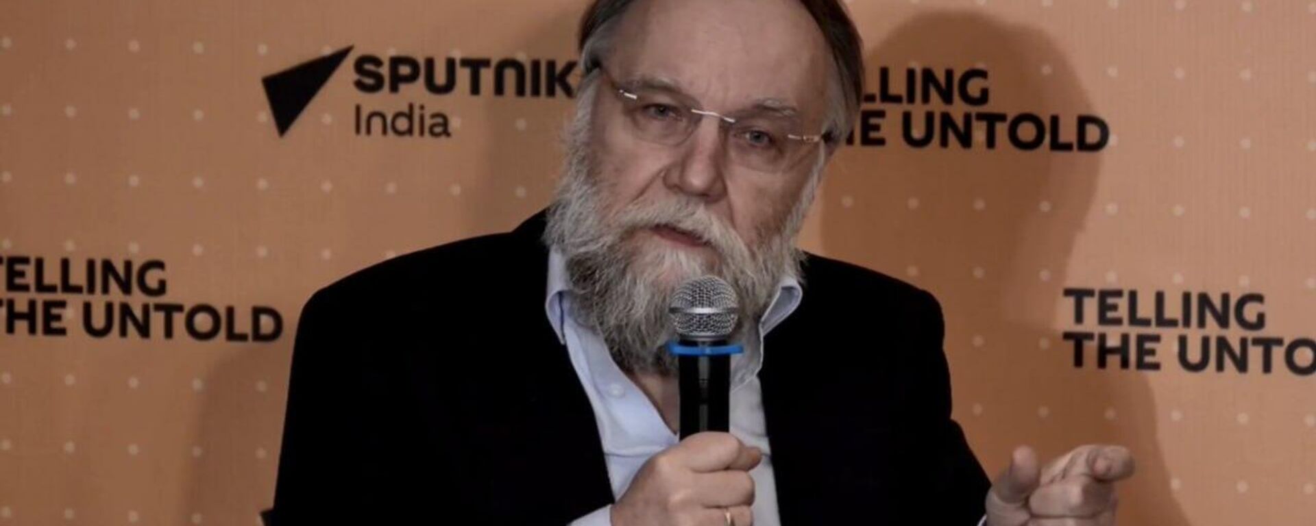 Prof. Alexander Dugin speaks at Sputnik India's high-profile round table discussion in New Delhi: “BRICS Potential: Expanding Humanitarian, Political, and Trade-Economic Development as a Driving Force for Fostering a New World Order.” - Sputnik India, 1920, 20.11.2024