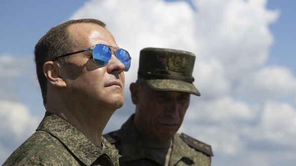 Russian Security Council Deputy Chairman and the head of the United Russia party Dmitry Medvedev, left, visits the Totsky military training ground in the Orenburg region, Russia, Friday, July 14, 2023 - Sputnik भारत