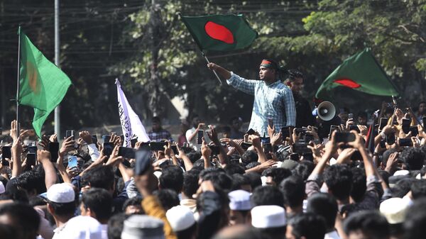 Lawyers shout slogans during a protest over the killing of a colleague in a daylong violence yesterday over the arrest of a prominent minority Hindu leader, in Chattogram in southeastern Bangladesh, Wednesday, Nov. 27, 2024. - Sputnik India