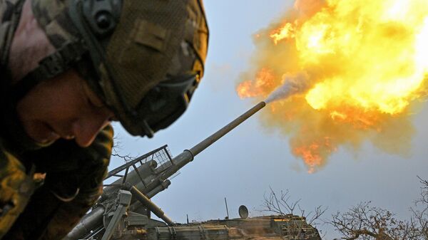 Russian servicemen of the Tsentr group of forces fire a 2S7 Malka self-propelled howitzer towards Ukrainian positions in the Krasnoarmeysk (Pokrovsk) sector of the frontline amid Russia's military operation in Ukraine. - Sputnik India