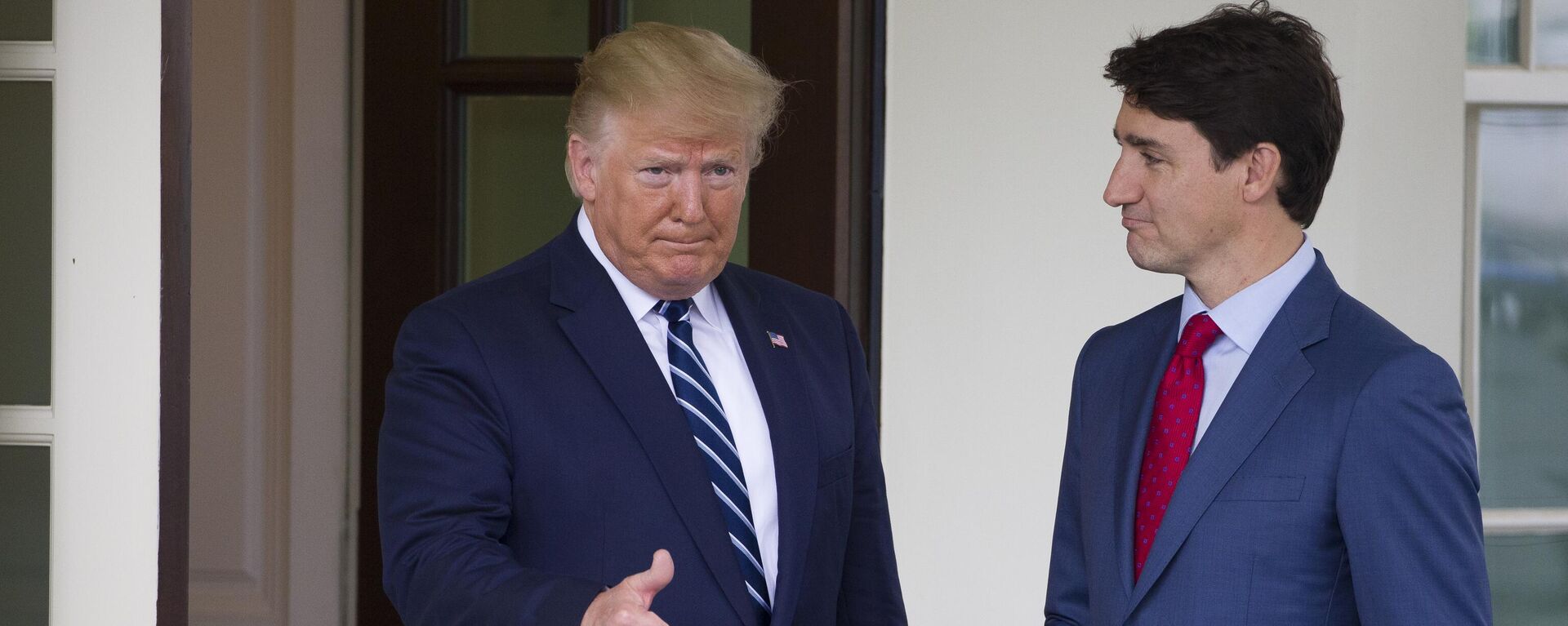 President Donald Trump gives thumbs up as he greets Canadian Prime Minister Justin Trudeau upon his arrival at the White House, Thursday, June 20, 2019, in Washington. (AP Photo/Alex Brandon) - Sputnik India, 1920, 18.12.2024