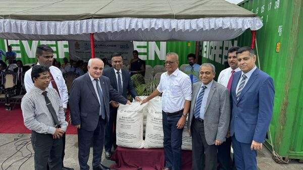 Handover ceremony of 55,000 tons of free Russian fertilizers for Sri Lanka - Sputnik भारत