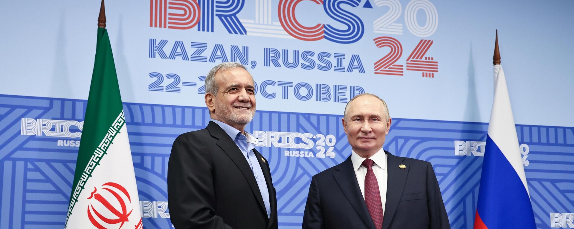  October 23, 2024, Russian President Vladimir Putin and Iranian President Masoud Pezeshkian (left) during a meeting at the XVI BRICS Summit in Kazan. Alexander Kazakov / POOL. - Sputnik India, 1920, 23.12.2024