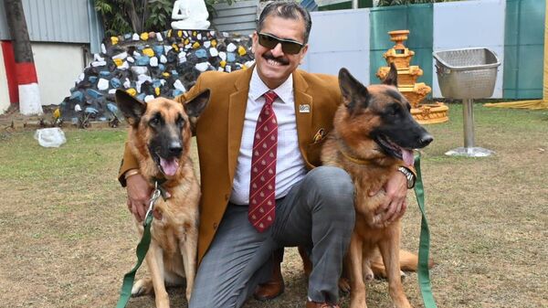 The Indian Army has donated 12 of its retired dogs to Asha Schools for children with special needs. - Sputnik भारत