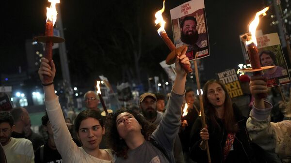 Relatives and friends of people killed and abducted by Hamas and taken into Gaza, react to the ceasefire announcement as they take part in a demonstration in Tel Aviv, Israel, Wednesday, Jan. 15, 2025.  - Sputnik भारत