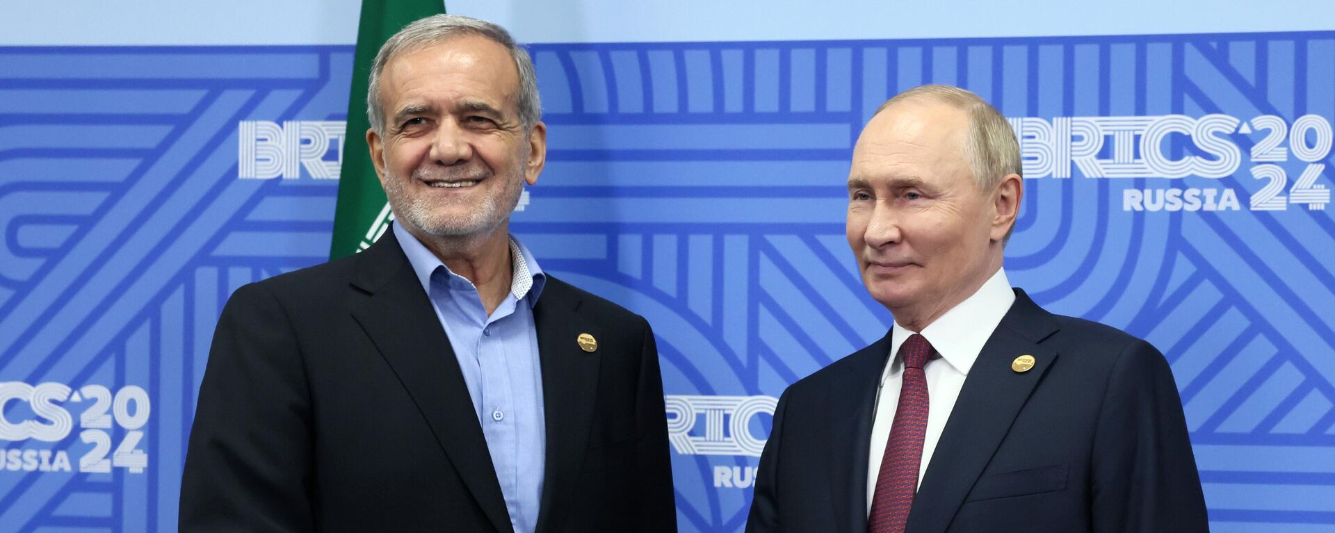 Russian President Vladimir Putin and Iranian President Massoud Pezeshkian - Sputnik India, 1920, 02.10.2025