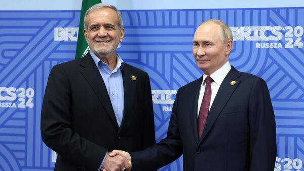 Russian President Vladimir Putin and Iranian President Massoud Pezeshkian - Sputnik India