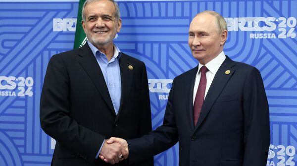 Russian President Vladimir Putin and Iranian President Massoud Pezeshkian - Sputnik India