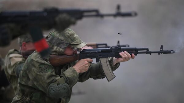 Volunteers fire Kalashnikov assault rifles at the Spetsnaz (special forces) training base in Gudermes, Russia. - Sputnik भारत