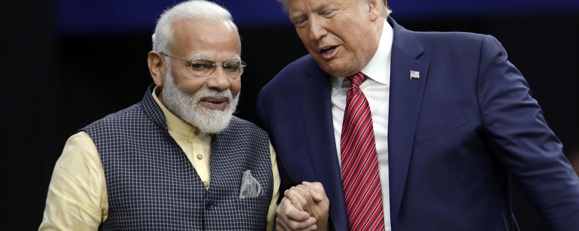 President Donald Trump shakes hands with Indian Prime Minister Narendra Modi during the Howdy Modi: Shared Dreams, Bright Futures event at NRG Stadium, Sunday, Sept. 22, 2019, in Houston - Sputnik India, 1920, 30.01.2025