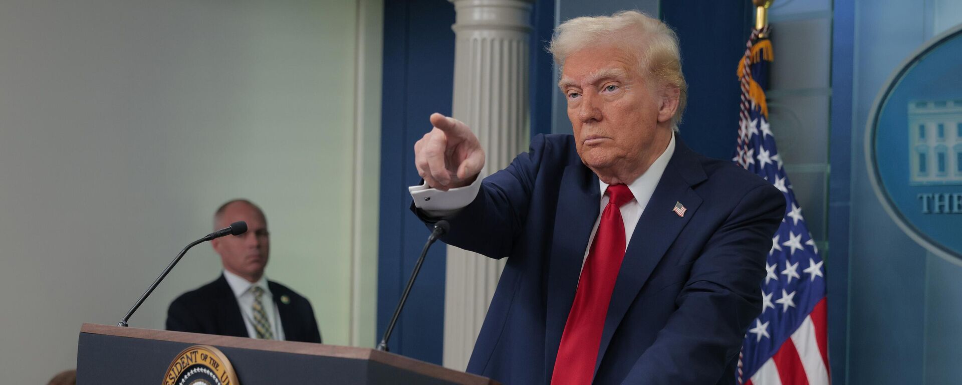 WASHINGTON, DC - JANUARY 30: U.S. President Donald Trump calls on reporters during a press conference about the collision of an American Airlines flight with a military Black Hawk helicopter near Ronald Reagan National Airport, in the Brady Press Briefing Room at the White House on January 30, 2025 in Washington, DC. Officials believe that all 64 people on the commercial jet and the three service members on the U.S. Army helicopter died when they collided midair and crashed into the Potomac River airport outside Washington, D.C. on Wednesday. (Photo by Chip Somodevilla/Getty Images) - Sputnik India, 1920, 03.02.2025