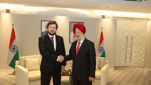 India’s Petroleum Minister, Hardeep Singh Puri and Russia’s First Deputy Minister of Energy, Pavel Sorokin in Delhi - Sputnik India