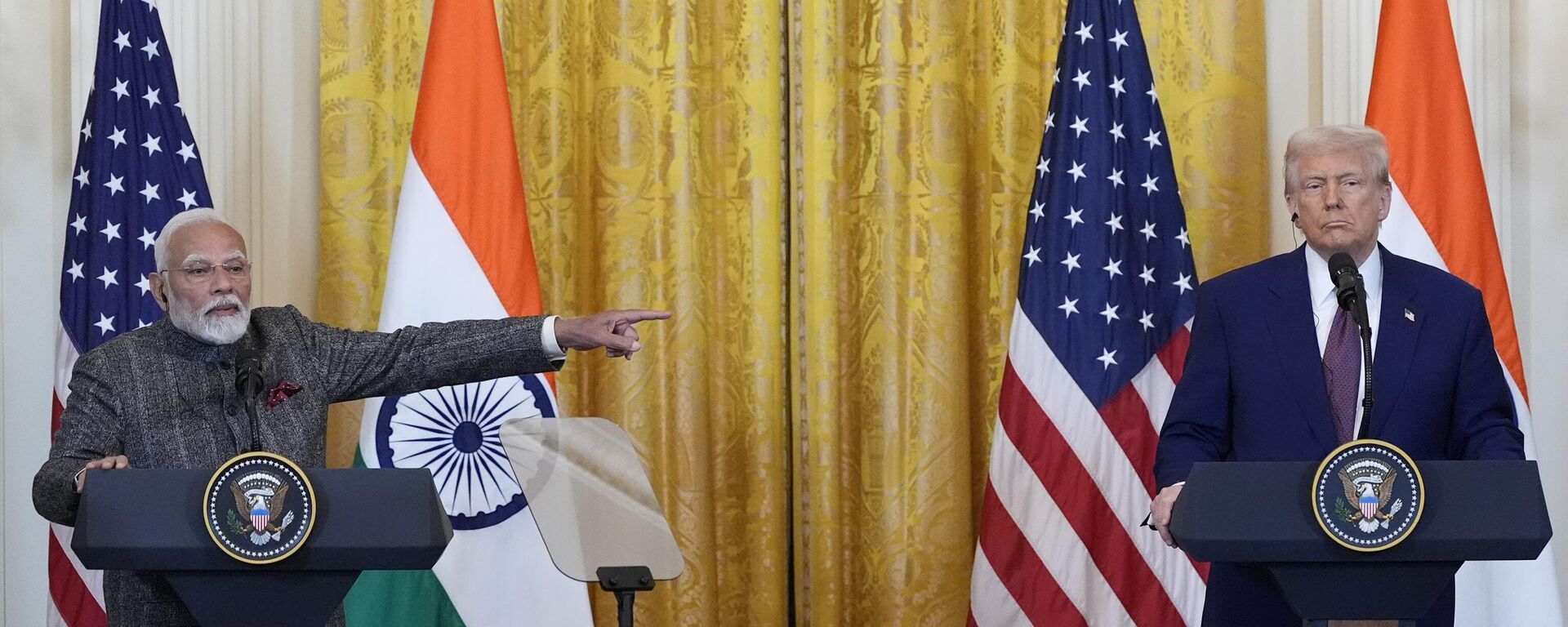 India's Prime Minister Narendra Modi points to President Donald Trump during a news conference in the East Room of the White House, Thursday, Feb. 13, 2025, in Washington. (Photo/Alex Brandon) - Sputnik India, 1920, 14.02.2025