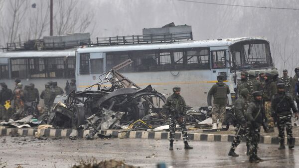 SRINAGAR, INDIA - FEBRUARY 14: Security forces near the damaged vehicles at Lethpora on the Jammu-Srinagar highway, on February 14, 2019 in Srinagar, India. At least 30 CRPF jawans were killed and many others injured in an improvised explosive device (IED) blast at Lethpora. Police sources say that the attack was likely carried out by a suicide bomber, who rammed an explosive-laden car into the CRPF bus. The bus was part of an army convoy coming from Jammu to Srinagar. (Photo by Waseem Andrabi/Hindustan Times via Getty Images) - Sputnik India