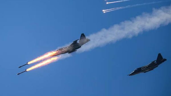 Russian forces strike Ukrainian military airfields & drone facilities - Sputnik India