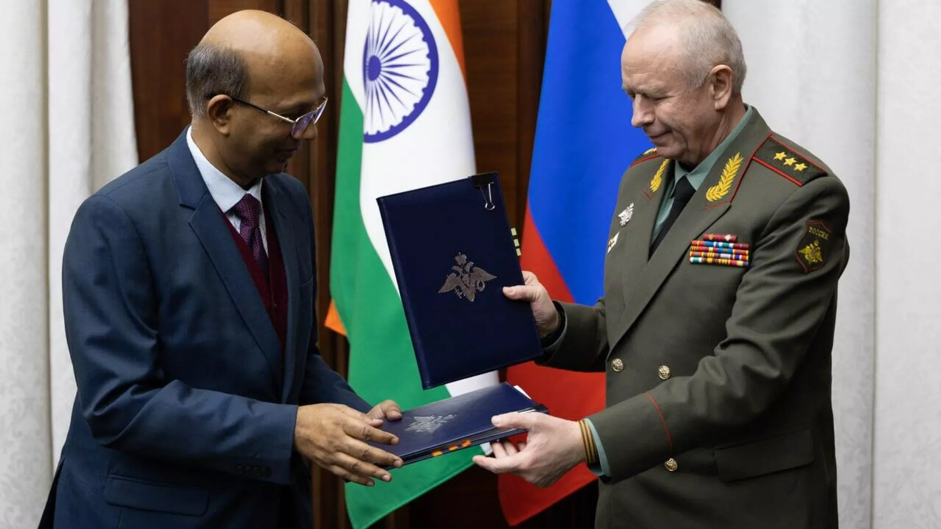 Russia, India Sign Agreement on Simplifying Military Cooperation