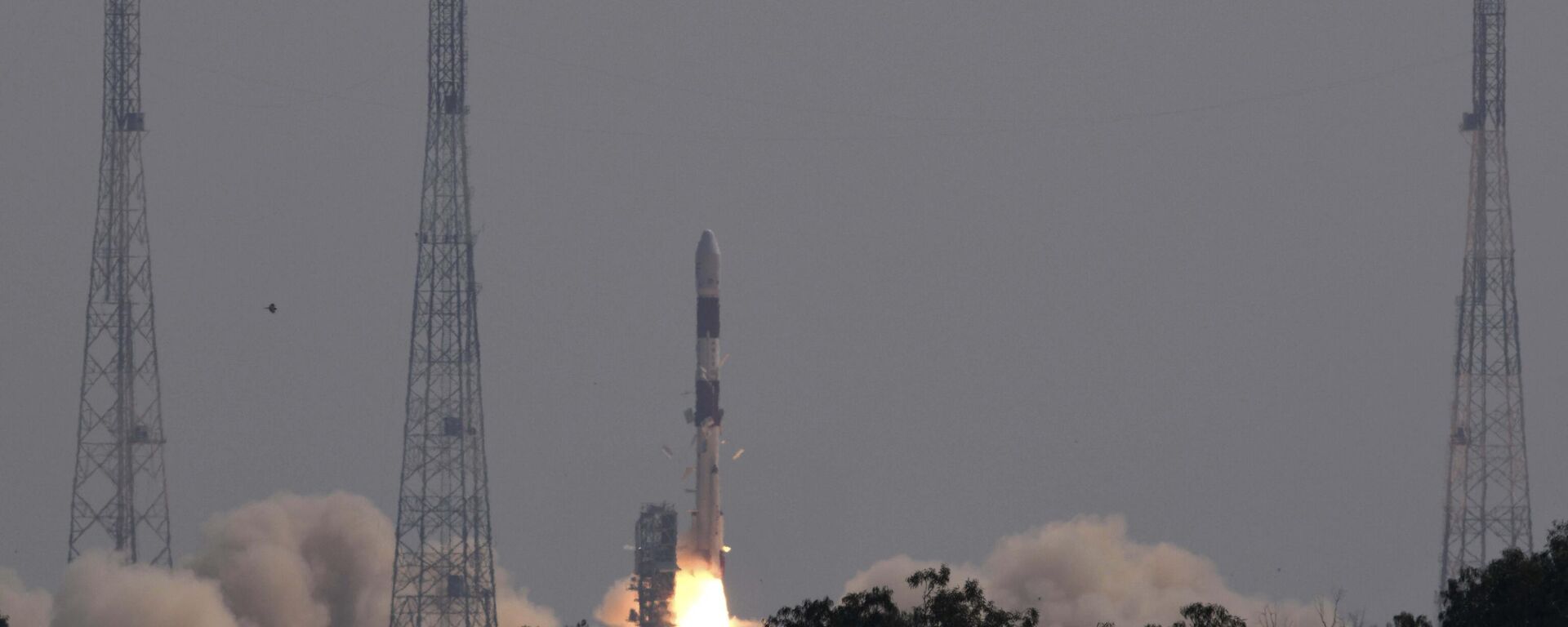 This photograph released by the Indian Space Research Organization (ISRO) shows its Polar Satellite Launch Vehicle (PSLV-C51) carrying Brazil's Amazonia- 1 and other satellites lift off from the Satish Dhawan Space Center in Sriharikota, India, Sunday, Feb. 28, 2021. - Sputnik भारत, 1920, 21.04.2025