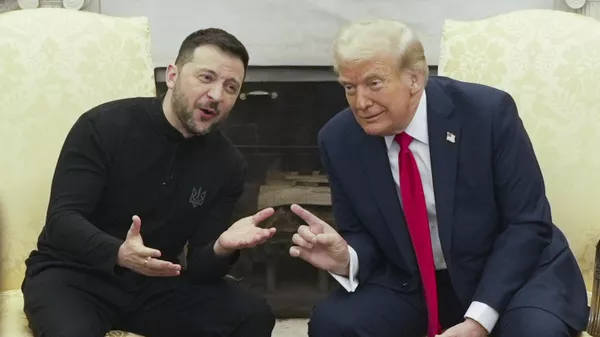 President Donald Trump, right, meets with Ukraine's Volodymyr Zelensky in the Oval Office at the White House, Friday, Feb. 28, 2025, in Washington.  - Sputnik भारत