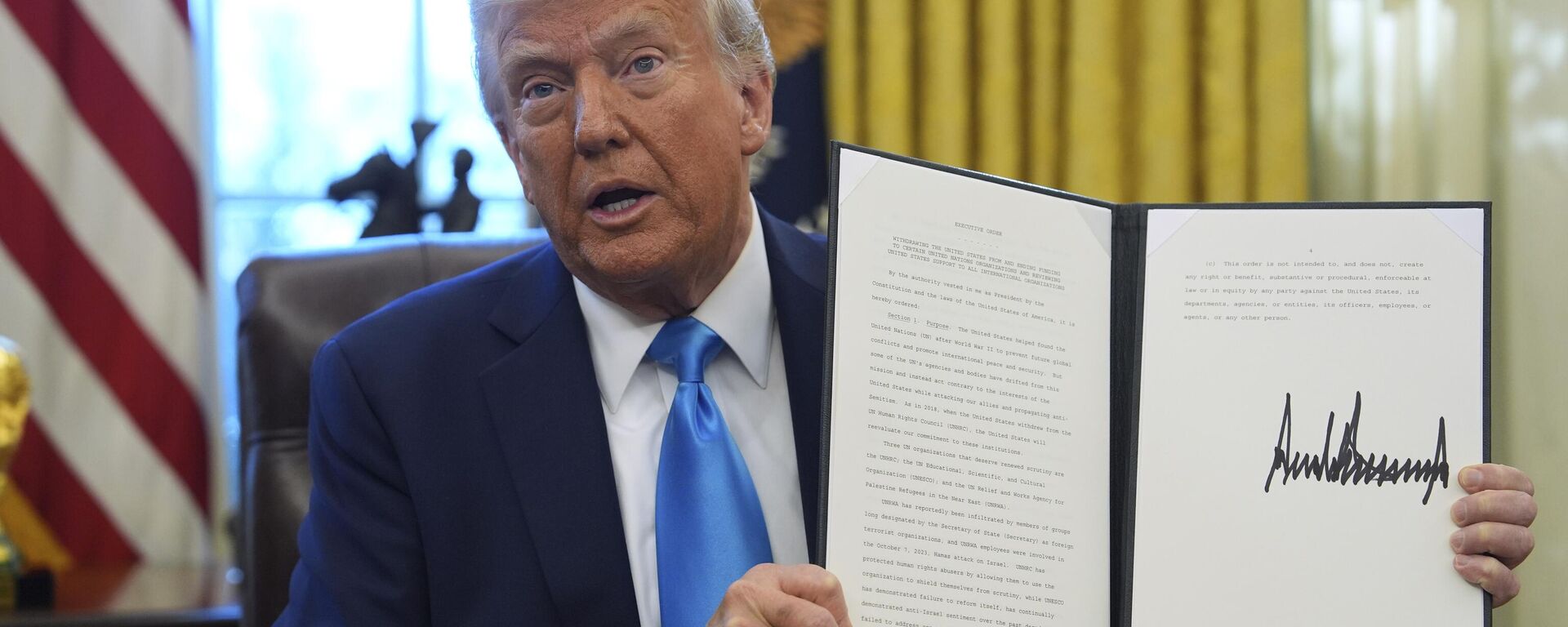 President Donald Trump holds an executive order regarding withdrawing from the United Nationals Human Rights Council in the Oval Office of the White House, Tuesday, Feb. 4, 2025, in Washington.  - Sputnik भारत, 1920, 07.03.2025