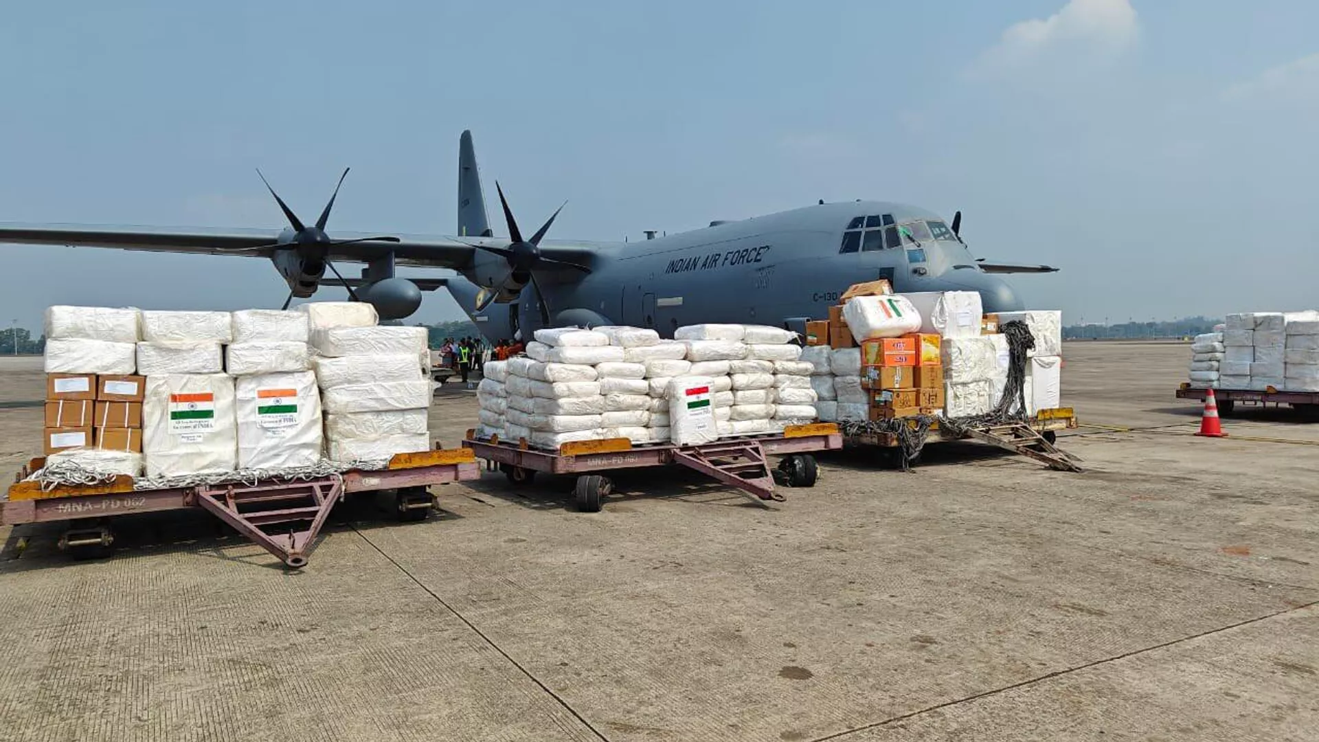 India Sends 15 Tons of Relief Aid to Earthquake-Hit Myanmar India Sends 15 Tons of Relief Aid to Earthquake-Hit Myanmar - Sputnik भारत, 1920, 29.03.2025