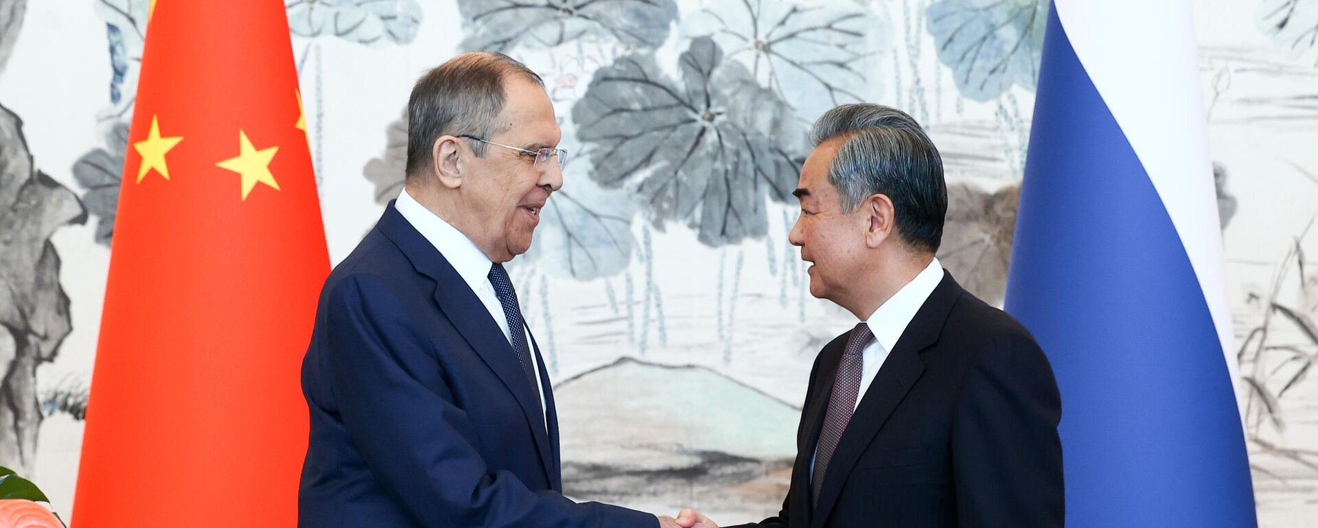 Russian Foreign Minister Sergey Lavrov and Chinese Foreign Minister Wang Yi - Sputnik भारत, 1920, 14.04.2026