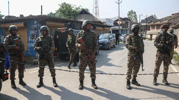 Indian paramilitary soldiers stand guard in Pampore, Pulwama district, south of Srinagar, Jammu and Kashmir, on May 7, 2025. On May 7, the Indian Armed Forces launch 'Operation Sindoor', targeting alleged terrorist infrastructure in Pakistan and Pakistan-occupied Jammu and Kashmir. (Photo by Firdous Nazir/NurPhoto via Getty Images) - Sputnik India