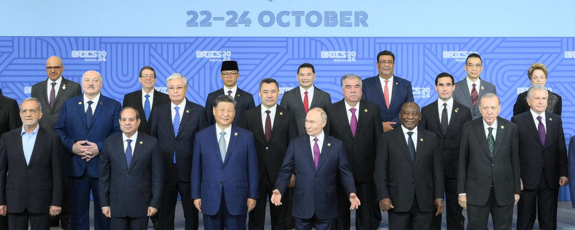 Joint photo session of the heads of delegations of the BRICS countries - Sputnik India, 1920, 09.09.2025